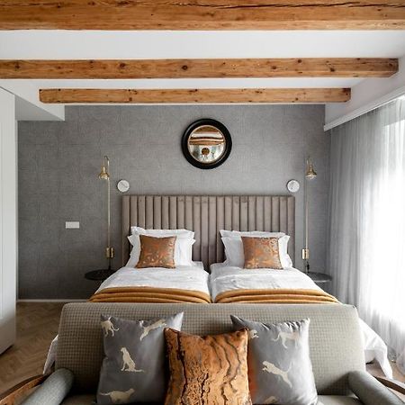 Suite With Private Bathroom At Three Bedroom Interwar Villa Grabyte With Daily Spaces To Share By Pine Forest On The Bank Of The River- 8Min By Car From Old Town Kaunas Bagian luar foto