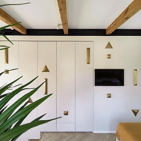 Suite With Private Bathroom At Three Bedroom Interwar Villa Grabyte With Daily Spaces To Share By Pine Forest On The Bank Of The River- 8Min By Car From Old Town Kaunas Bagian luar foto