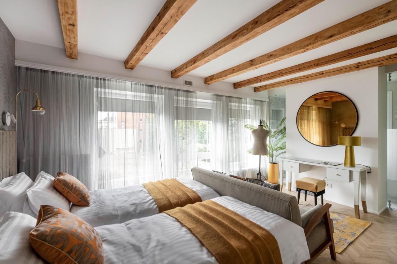 Suite With Private Bathroom At Three Bedroom Interwar Villa Grabyte With Daily Spaces To Share By Pine Forest On The Bank Of The River- 8Min By Car From Old Town Kaunas Bagian luar foto