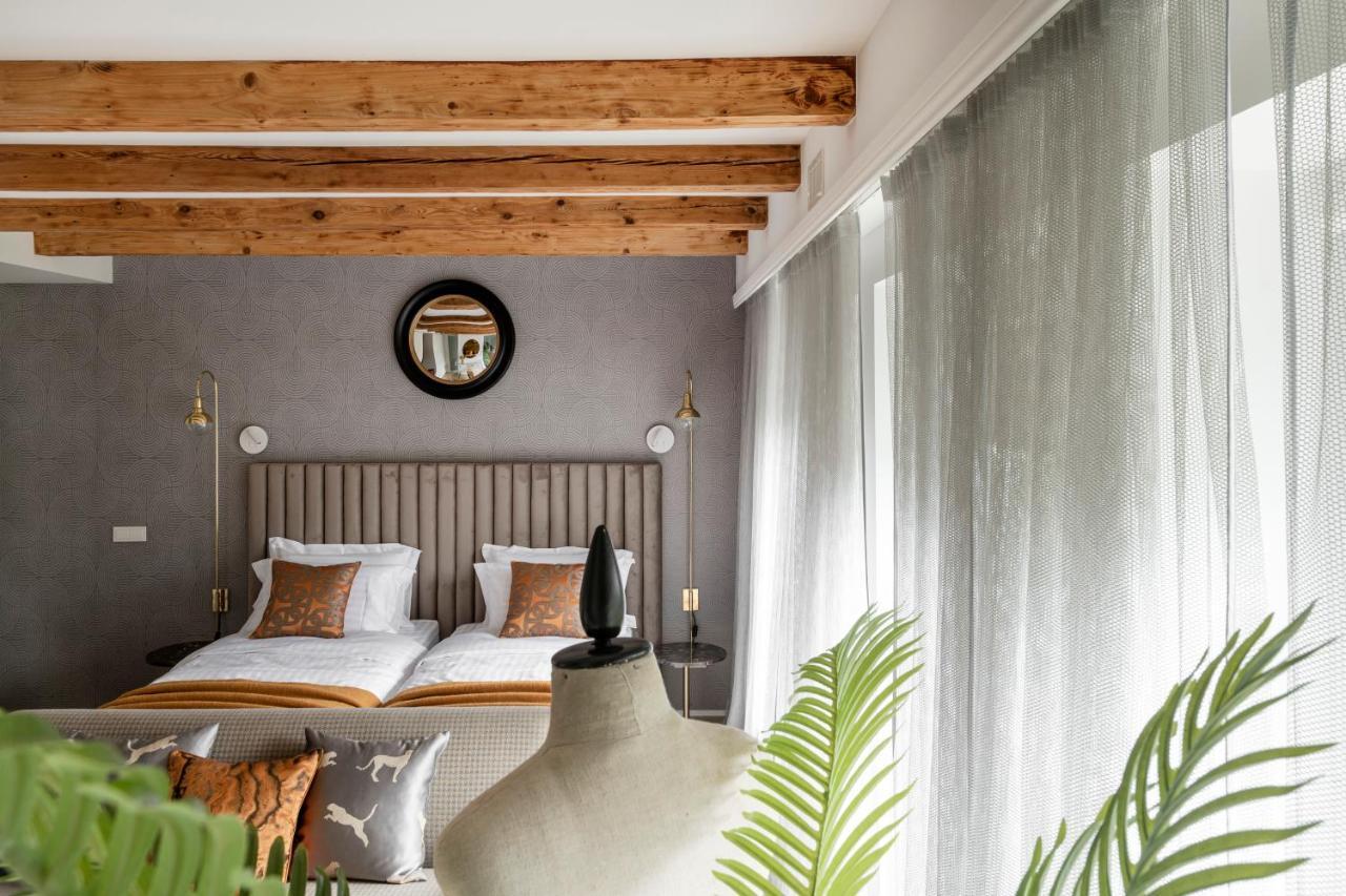 Suite With Private Bathroom At Three Bedroom Interwar Villa Grabyte With Daily Spaces To Share By Pine Forest On The Bank Of The River- 8Min By Car From Old Town Kaunas Bagian luar foto