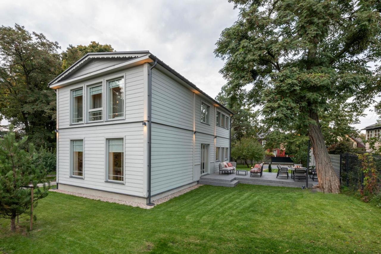 Suite With Private Bathroom At Three Bedroom Interwar Villa Grabyte With Daily Spaces To Share By Pine Forest On The Bank Of The River- 8Min By Car From Old Town Kaunas Bagian luar foto