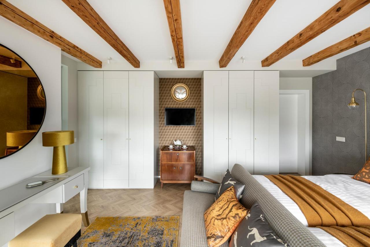 Suite With Private Bathroom At Three Bedroom Interwar Villa Grabyte With Daily Spaces To Share By Pine Forest On The Bank Of The River- 8Min By Car From Old Town Kaunas Bagian luar foto