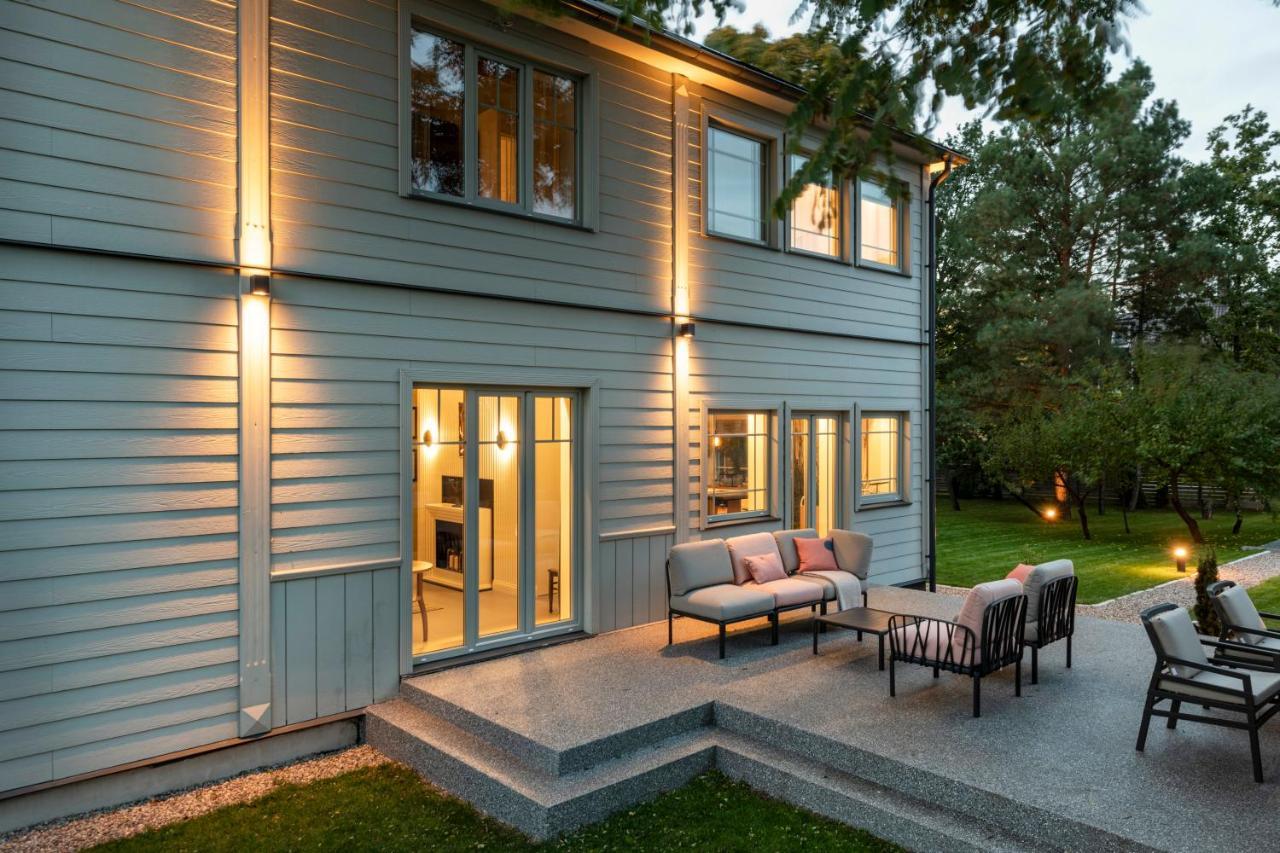 Suite With Private Bathroom At Three Bedroom Interwar Villa Grabyte With Daily Spaces To Share By Pine Forest On The Bank Of The River- 8Min By Car From Old Town Kaunas Bagian luar foto