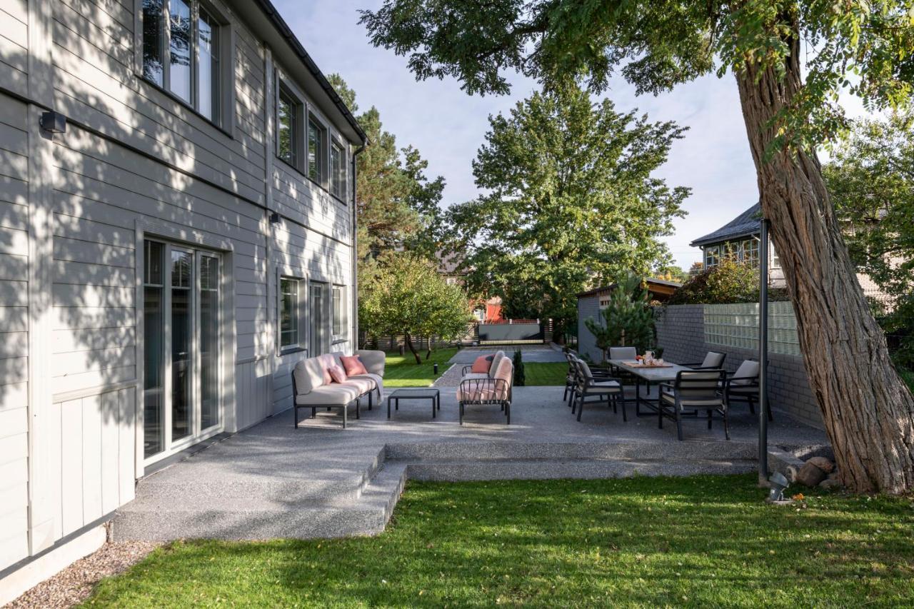 Suite With Private Bathroom At Three Bedroom Interwar Villa Grabyte With Daily Spaces To Share By Pine Forest On The Bank Of The River- 8Min By Car From Old Town Kaunas Bagian luar foto