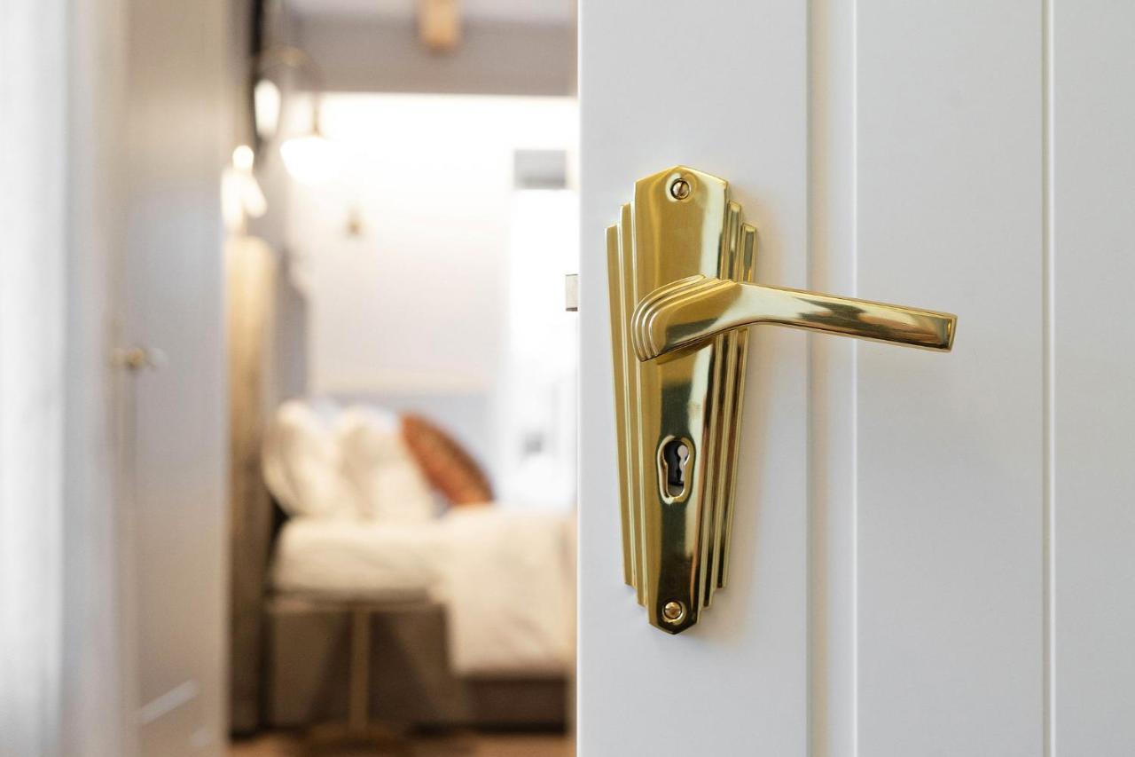 Suite With Private Bathroom At Three Bedroom Interwar Villa Grabyte With Daily Spaces To Share By Pine Forest On The Bank Of The River- 8Min By Car From Old Town Kaunas Bagian luar foto