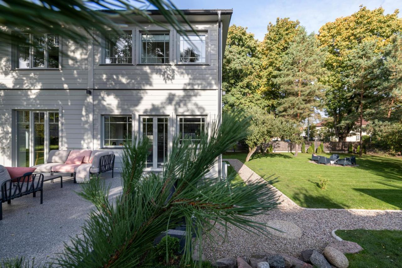 Suite With Private Bathroom At Three Bedroom Interwar Villa Grabyte With Daily Spaces To Share By Pine Forest On The Bank Of The River- 8Min By Car From Old Town Kaunas Bagian luar foto