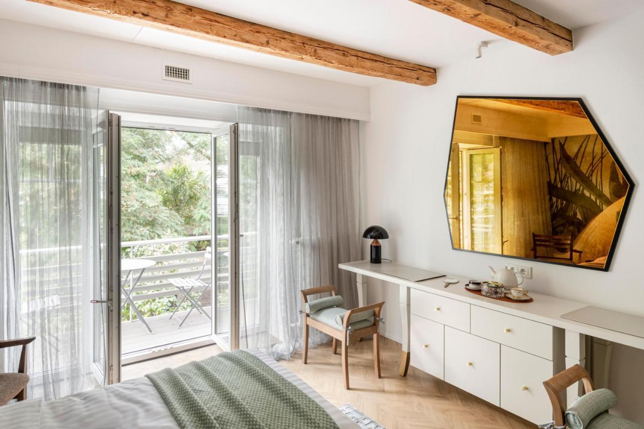 Suite With Private Bathroom At Three Bedroom Interwar Villa Grabyte With Daily Spaces To Share By Pine Forest On The Bank Of The River- 8Min By Car From Old Town Kaunas Bagian luar foto