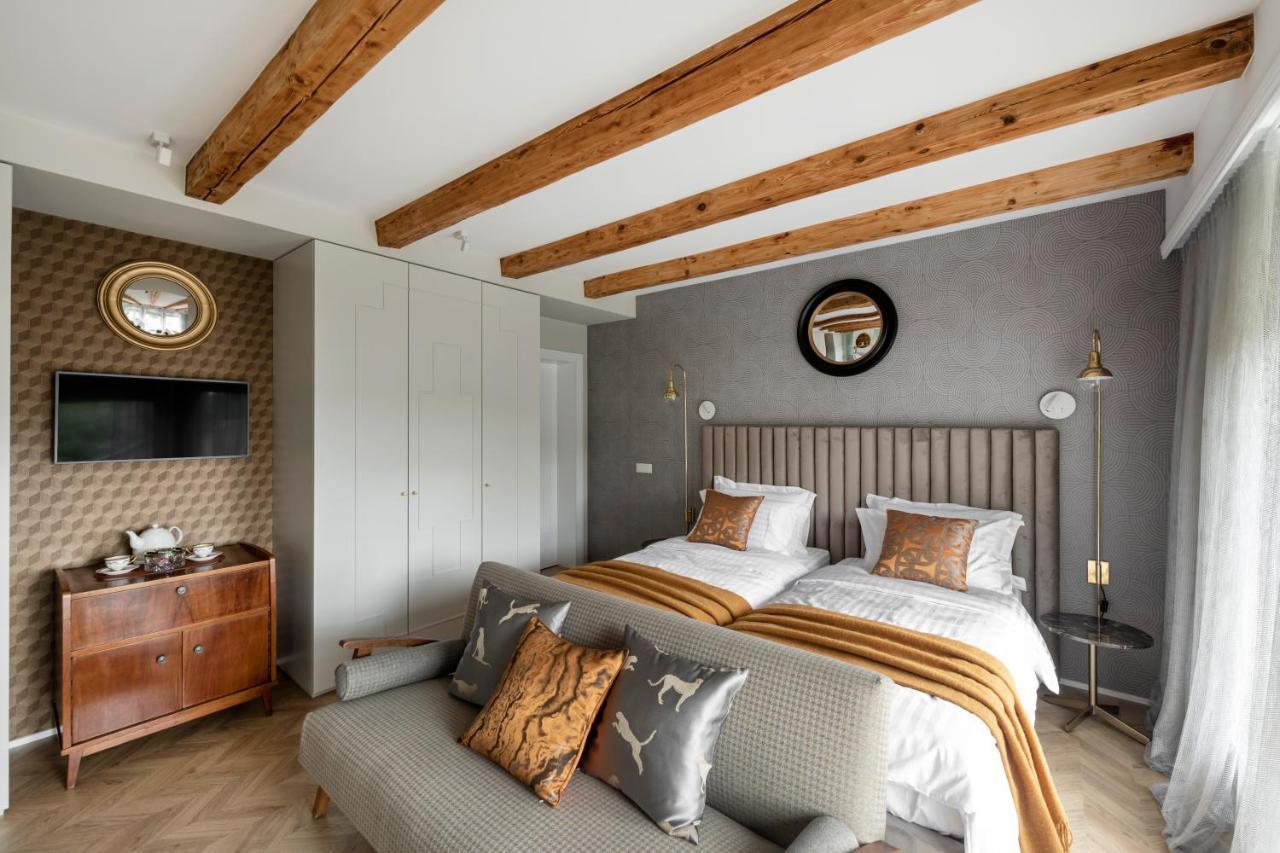Suite With Private Bathroom At Three Bedroom Interwar Villa Grabyte With Daily Spaces To Share By Pine Forest On The Bank Of The River- 8Min By Car From Old Town Kaunas Bagian luar foto