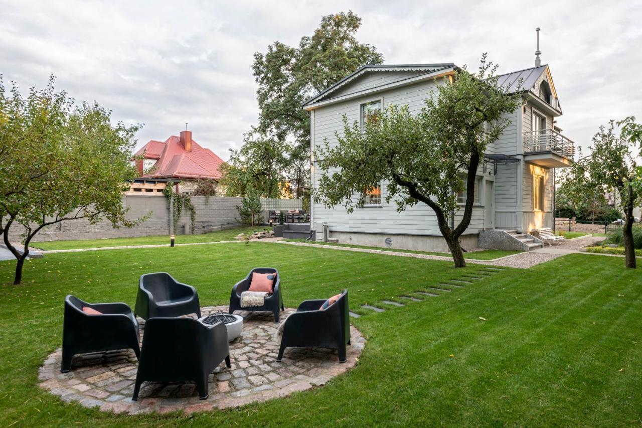 Suite With Private Bathroom At Three Bedroom Interwar Villa Grabyte With Daily Spaces To Share By Pine Forest On The Bank Of The River- 8Min By Car From Old Town Kaunas Bagian luar foto