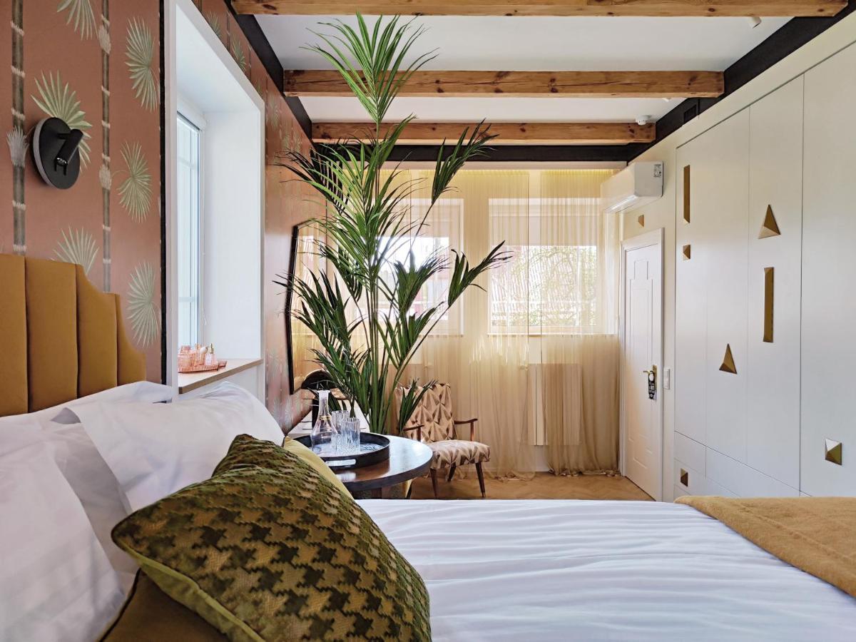 Suite With Private Bathroom At Three Bedroom Interwar Villa Grabyte With Daily Spaces To Share By Pine Forest On The Bank Of The River- 8Min By Car From Old Town Kaunas Bagian luar foto