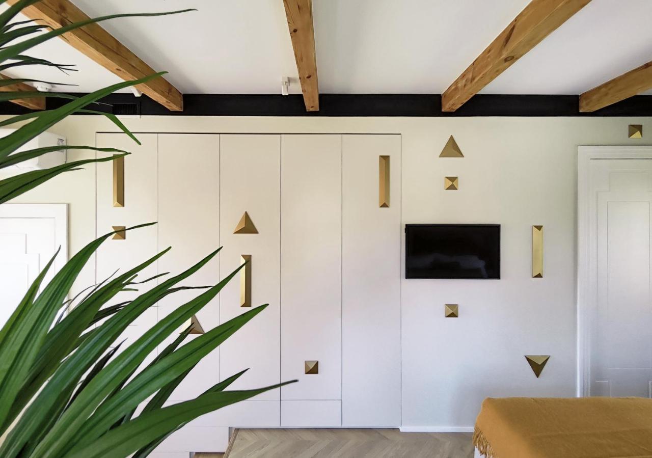 Suite With Private Bathroom At Three Bedroom Interwar Villa Grabyte With Daily Spaces To Share By Pine Forest On The Bank Of The River- 8Min By Car From Old Town Kaunas Bagian luar foto