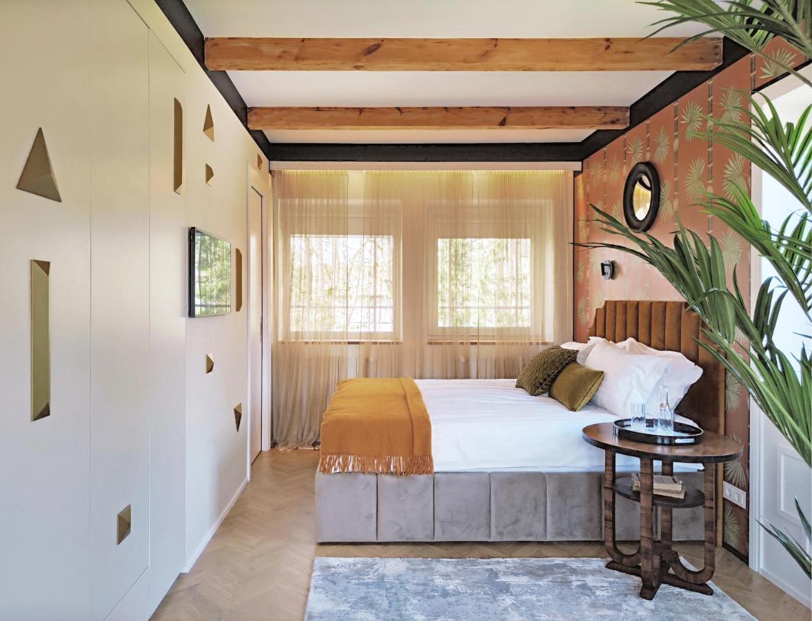 Suite With Private Bathroom At Three Bedroom Interwar Villa Grabyte With Daily Spaces To Share By Pine Forest On The Bank Of The River- 8Min By Car From Old Town Kaunas Bagian luar foto